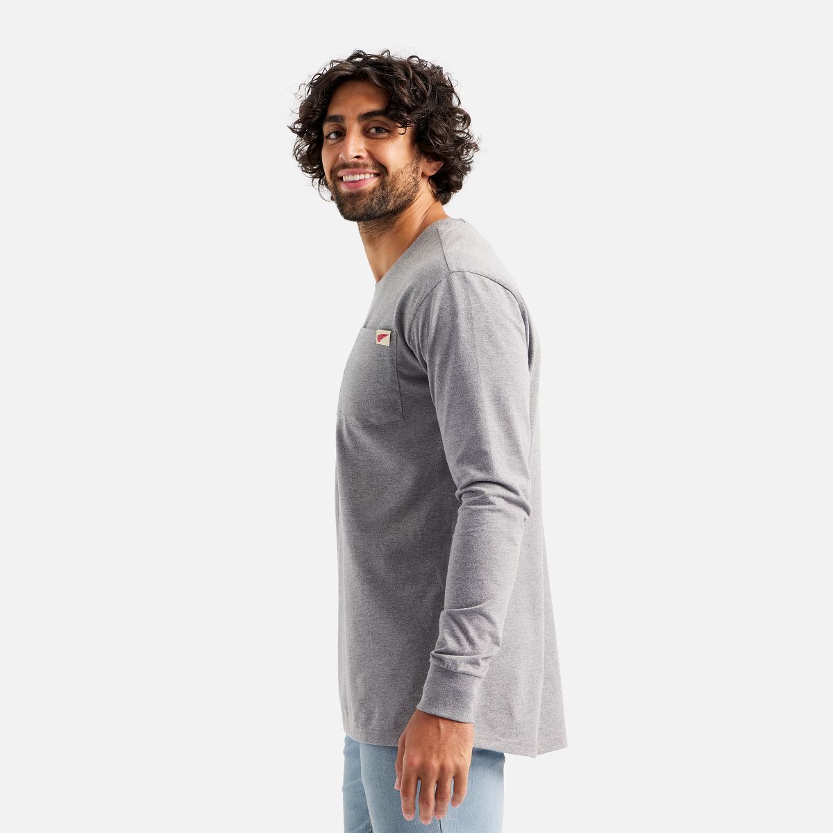 T-shirt con maniche lunghe e tasca con stampa sulle maniche